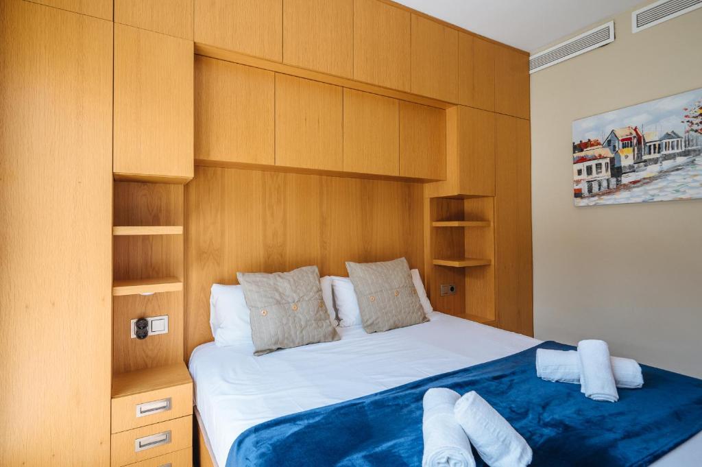 Postel nebo postele na pokoji v ubytování Elegant Duplex 3 Master Bedrooms and Private