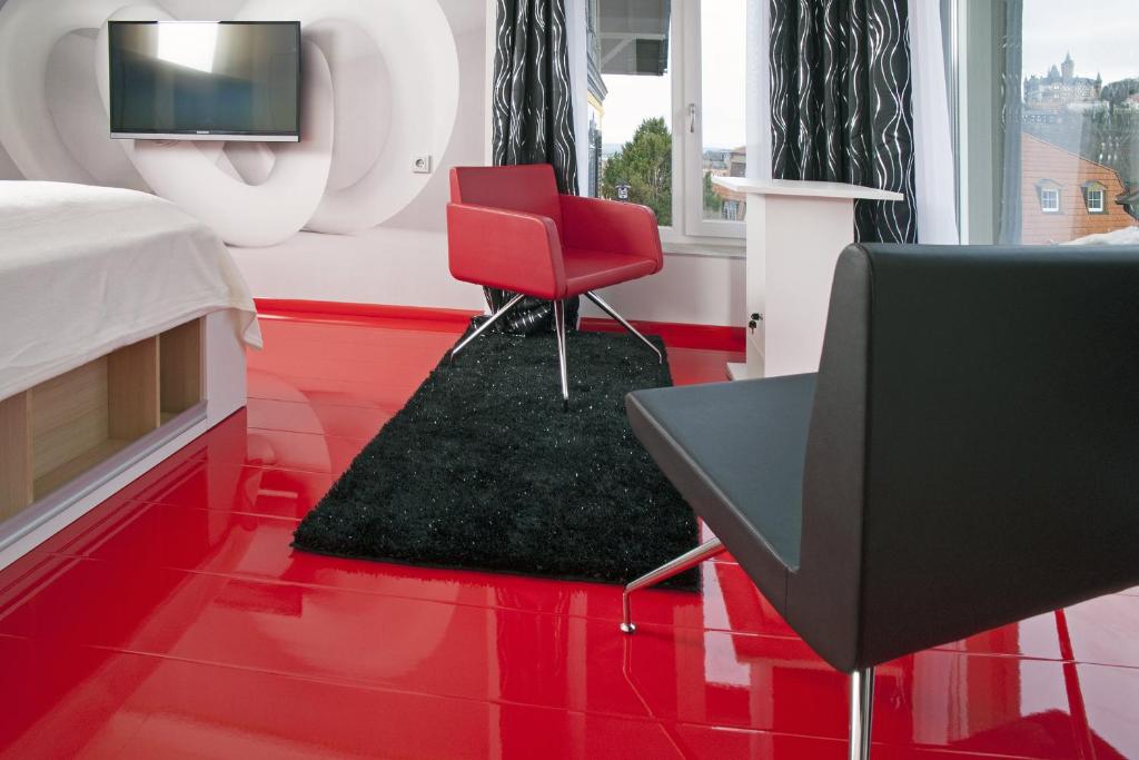 TV a/nebo společenská místnost v ubytování Designpension Idyll Nr2 Hotel Garni