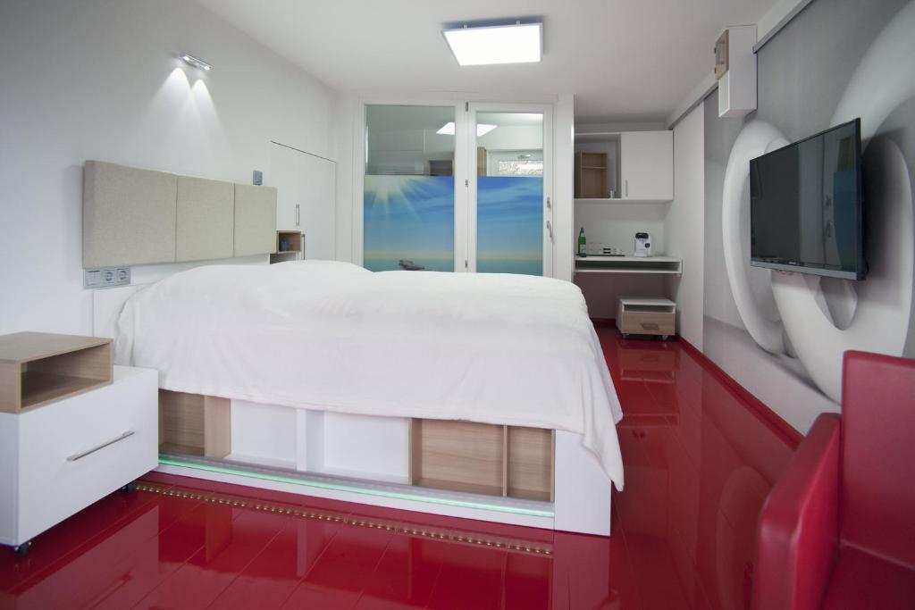 TV a/nebo společenská místnost v ubytování Designpension Idyll Nr2 Hotel Garni