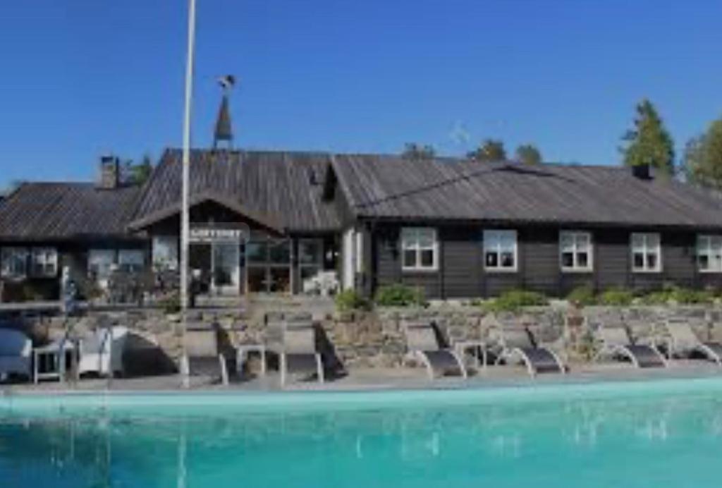 sea, lake and hill view - TheHumanBirdHouseRetreat - Casa De Tres Dormitorios
