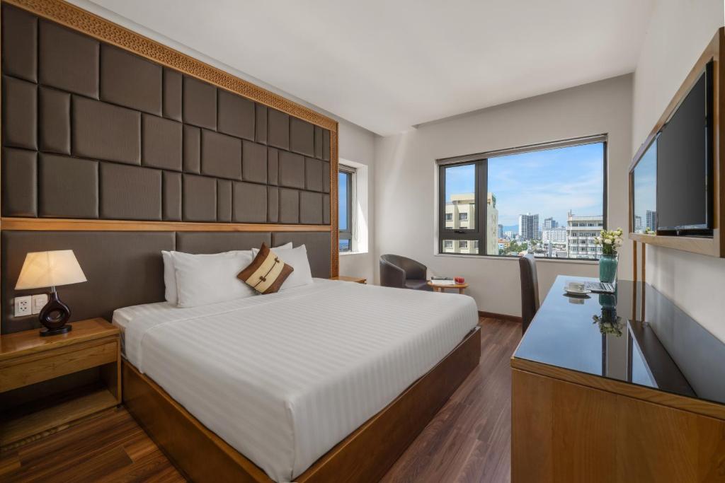 Phòng Deluxe Giường Đôi Nhìn Ra Thành Phố