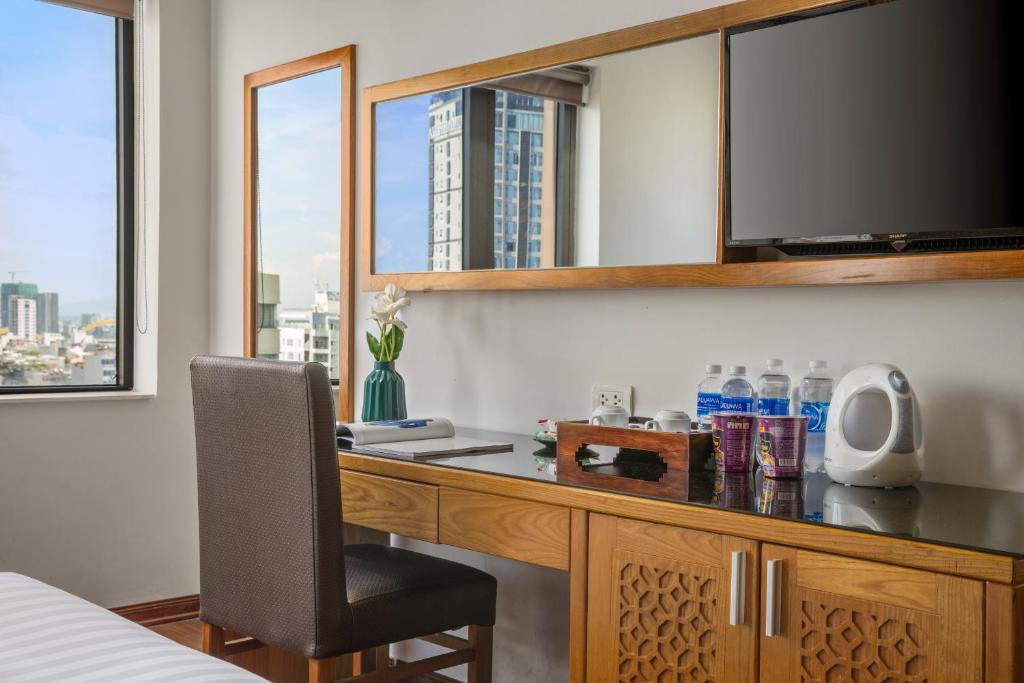 Phòng Deluxe Giường Đôi Nhìn Ra Thành Phố