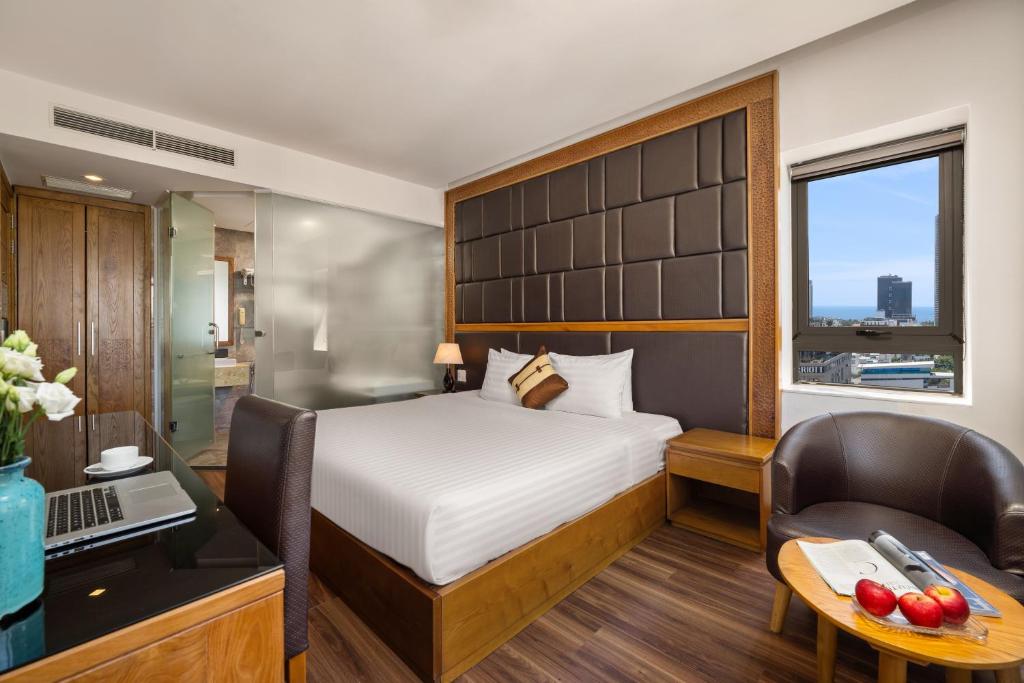 Phòng Deluxe Giường Đôi Nhìn Ra Thành Phố