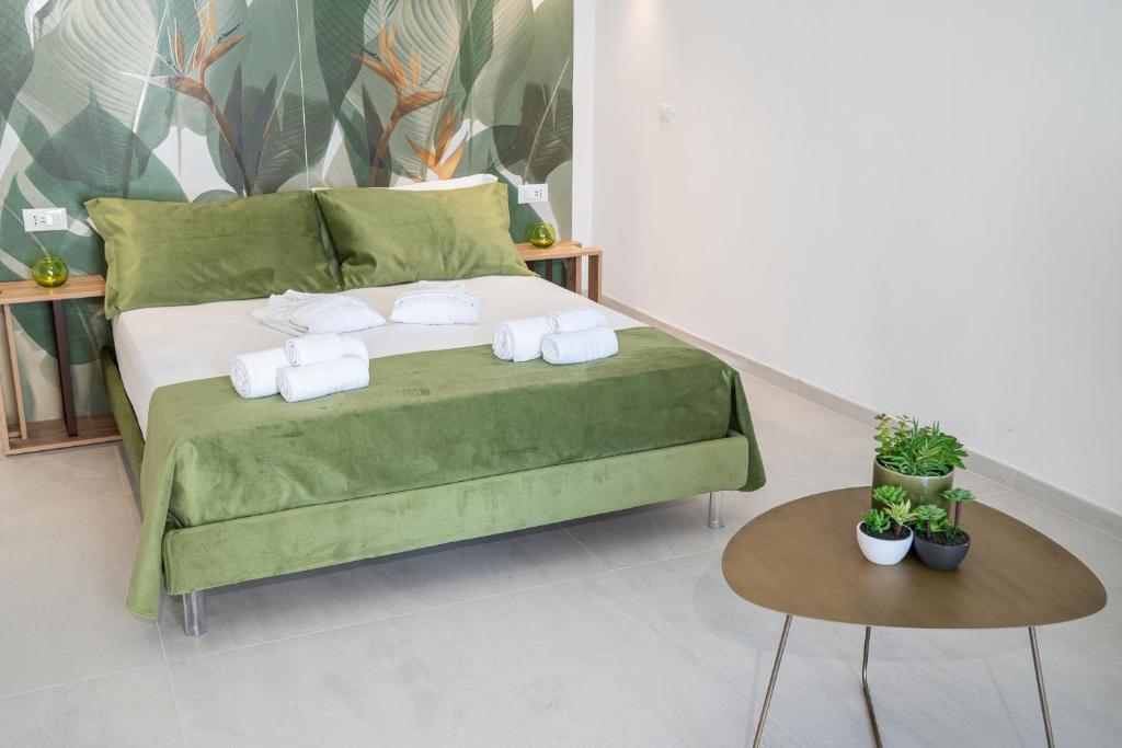 Postel nebo postele na pokoji v ubytování La Bella Ostuni Suites