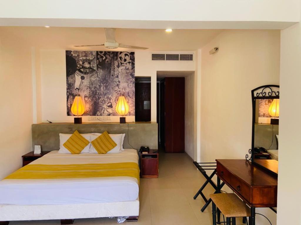 Thilanka Hotel - Deluxe Room