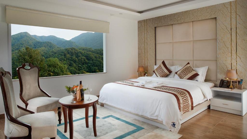 Nespecifikovaný výhled na hory nebo výhled na hory při pohledu z hotelu