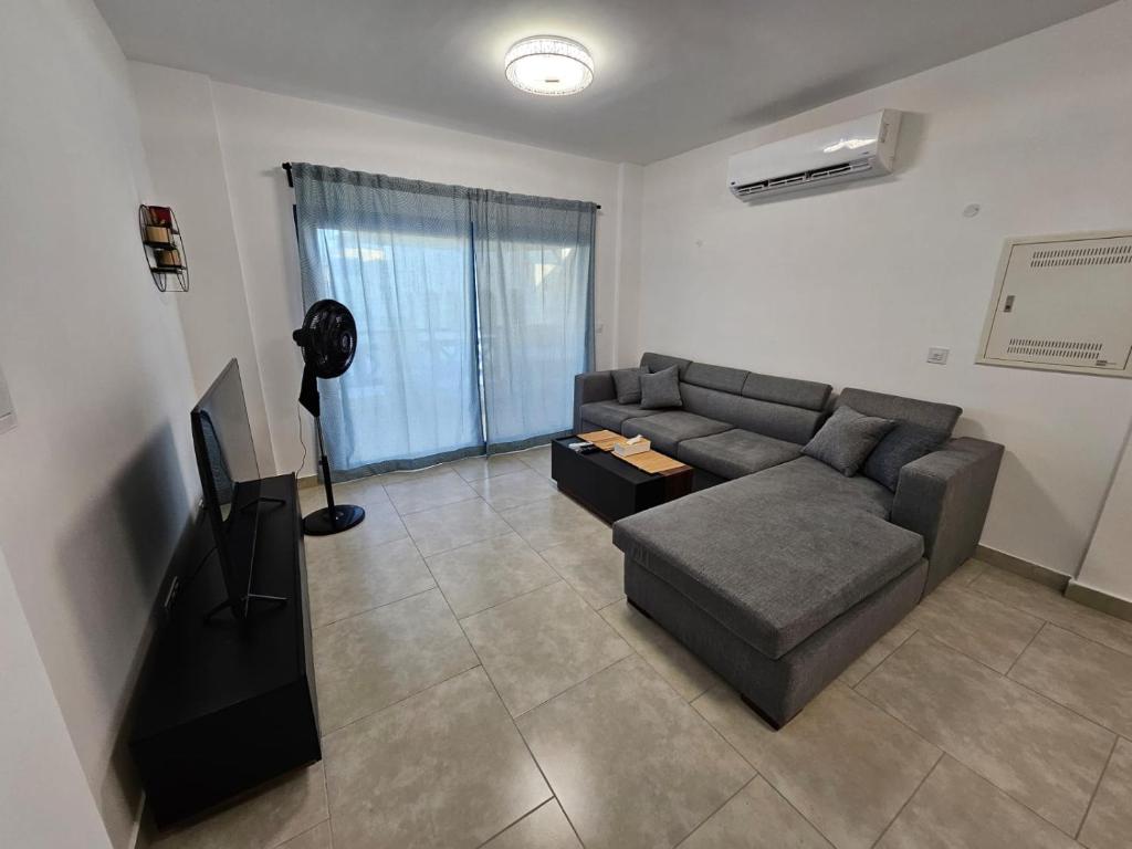 TV a/nebo společenská místnost v ubytování Apartment Chalet in Marassi Greek