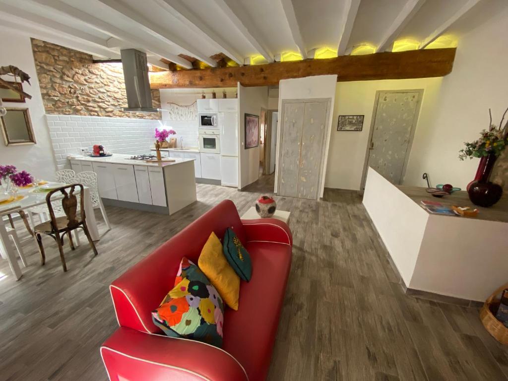 A kitchen or kitchenette at Tutu llar ús turistic