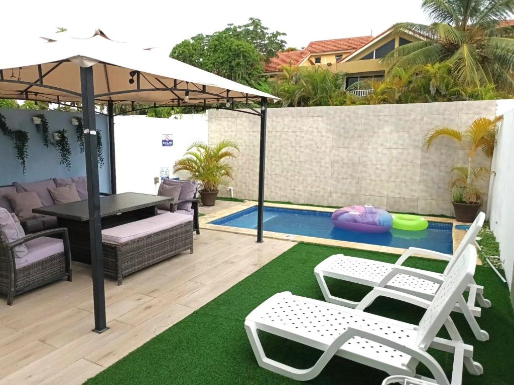 Πισίνα στο ή κοντά στο Townhouse with Private Pool and Beach Access.