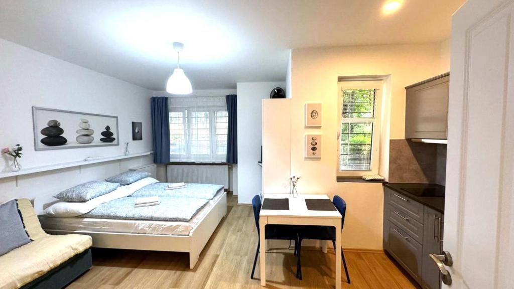 Hillside Studios - 12