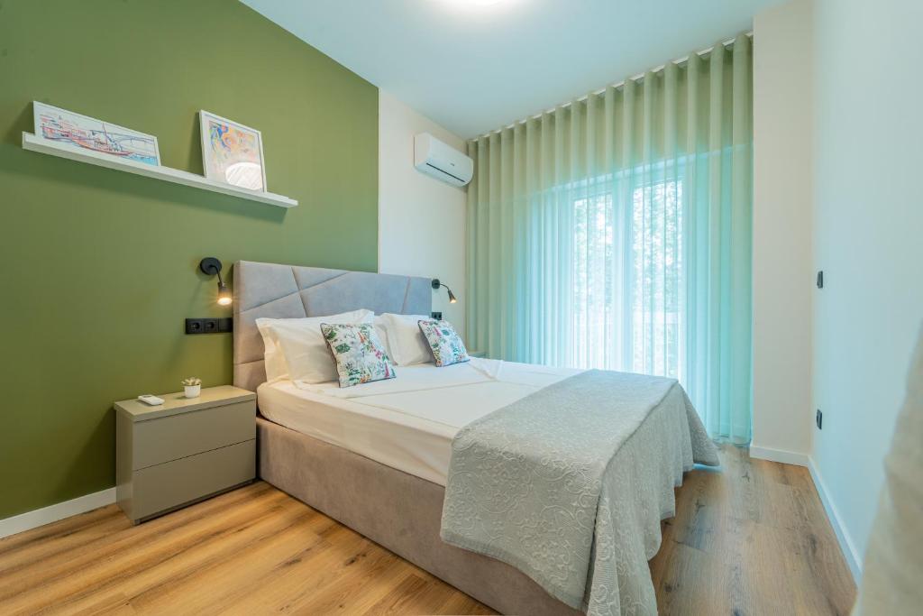 Casa Flores - 2 bedroom, Lift, AC, Car Parking - extra