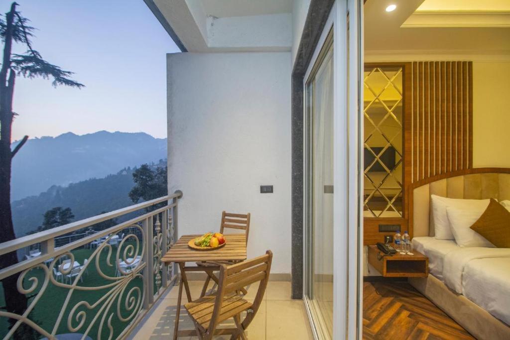 Nespecifikovaný výhled na hory nebo výhled na hory při pohledu z hotelu