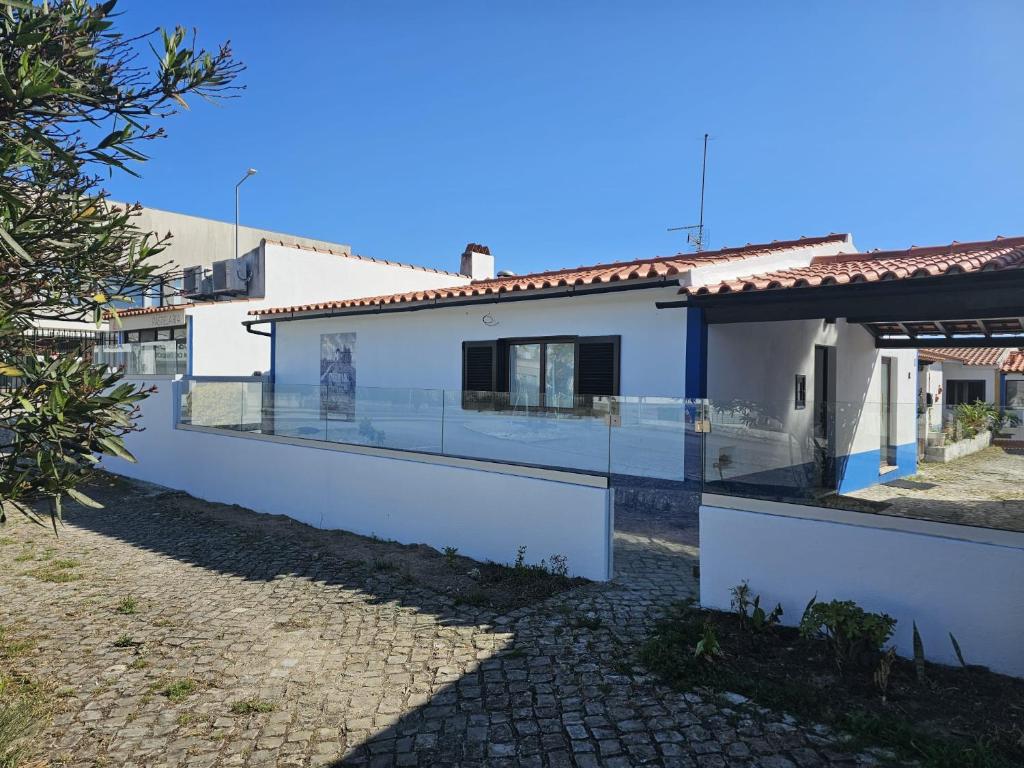 a villa with a swimming pool and a house at Sunflower Castle View in Óbidos in Óbidos