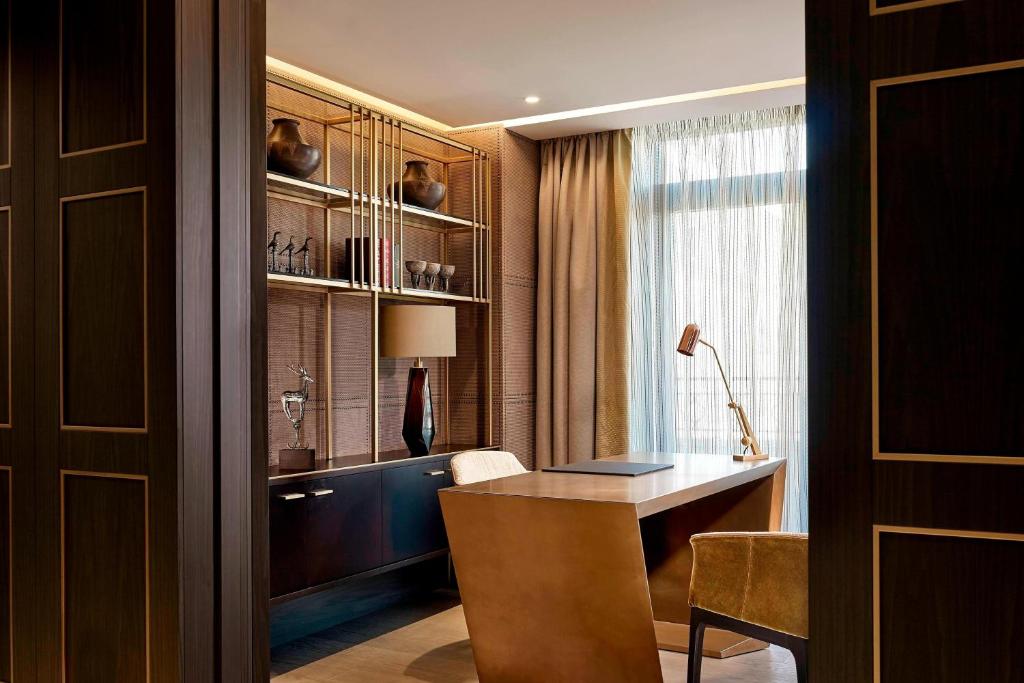 Kuchyň nebo kuchyňský kout v ubytování The Alexander, a Luxury Collection Hotel, Yerevan