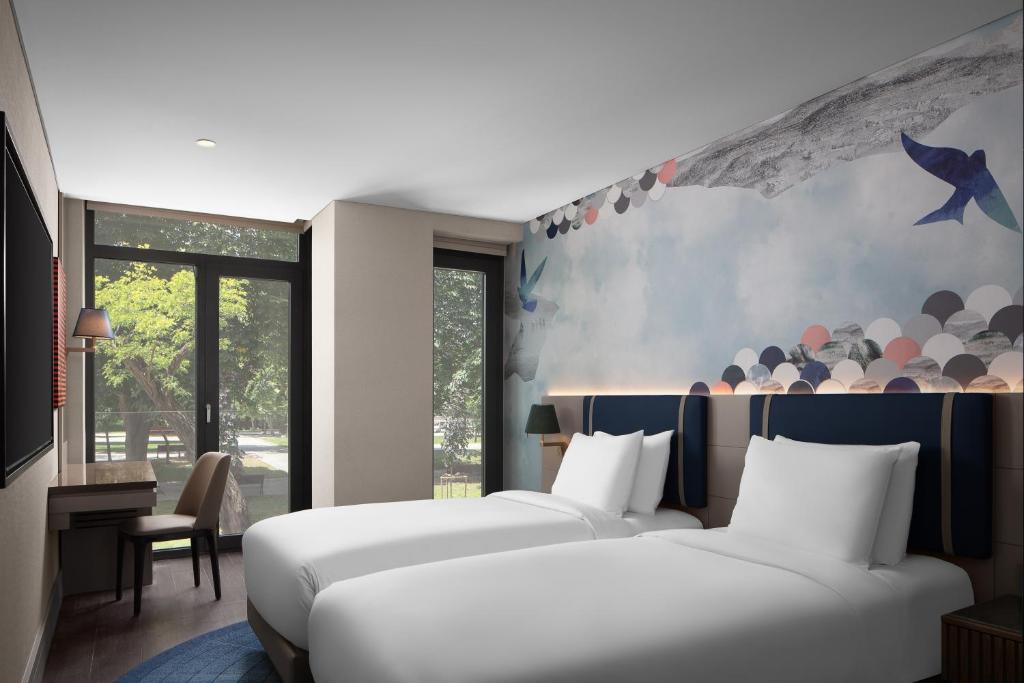 Postel nebo postele na pokoji v ubytování Lokalist, Istanbul, a Tribute Portfolio Hotel