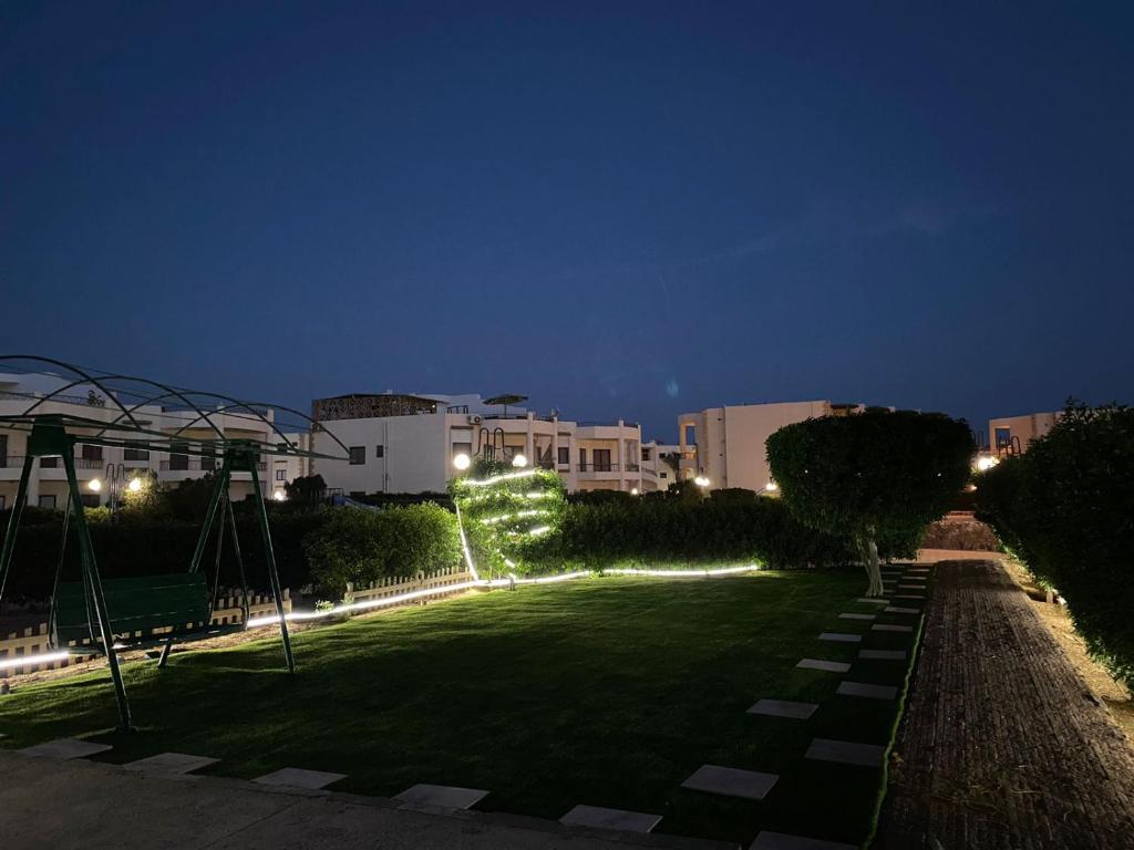 Un jardín fuera de ras sidr راس سدر اجمل شاليه جاهز كامل فى احسن مكان فى مصر جولدن بيتش1 راس سدر