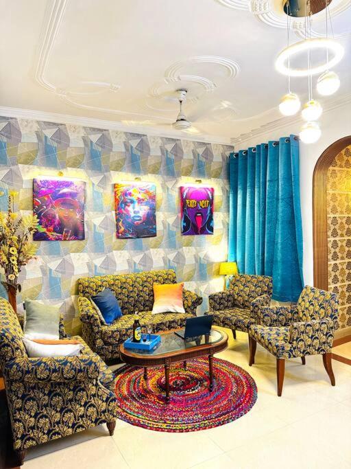 Χώρος καθιστικού στο Sassy by Ikhomes 2BHK Apartment New Delhi