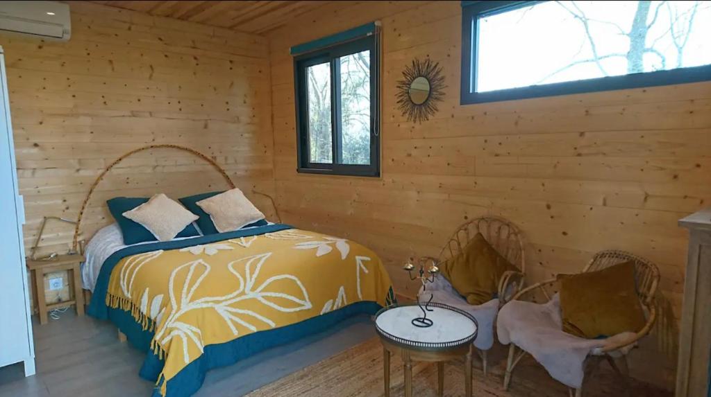 Postel nebo postele na pokoji v ubytování Évasion nature - Tiny house