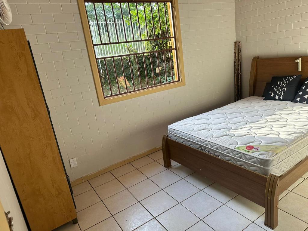 Postel nebo postele na pokoji v ubytování Casa no Lago dos Encantos