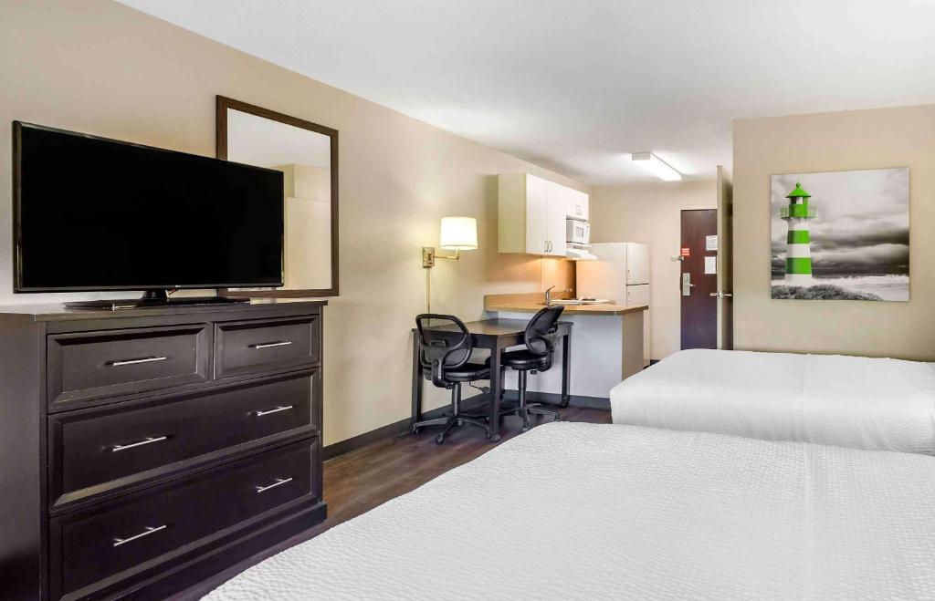 TV a/nebo společenská místnost v ubytování Extended Stay America Suites - Fishkill - Westage Center