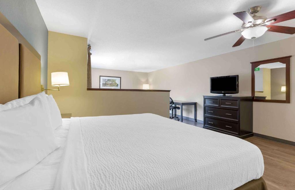 Postel nebo postele na pokoji v ubytování Extended Stay America Suites - Fishkill - Westage Center