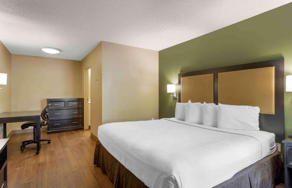 Postel nebo postele na pokoji v ubytování Extended Stay America Suites - Fishkill - Westage Center