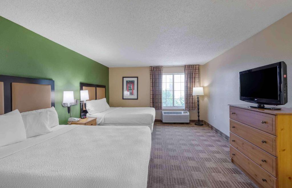 Postel nebo postele na pokoji v ubytování Extended Stay America Suites - Newark - Woodbridge