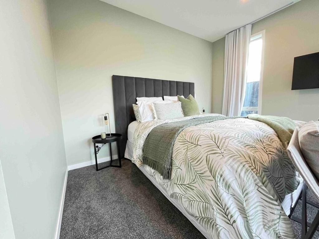 Cozy Lakeside Oasis - Resim 2