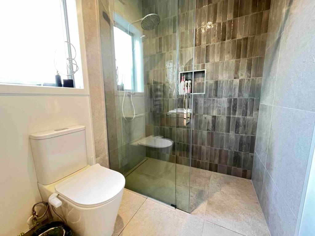 Cozy Lakeside Oasis - Resim 11