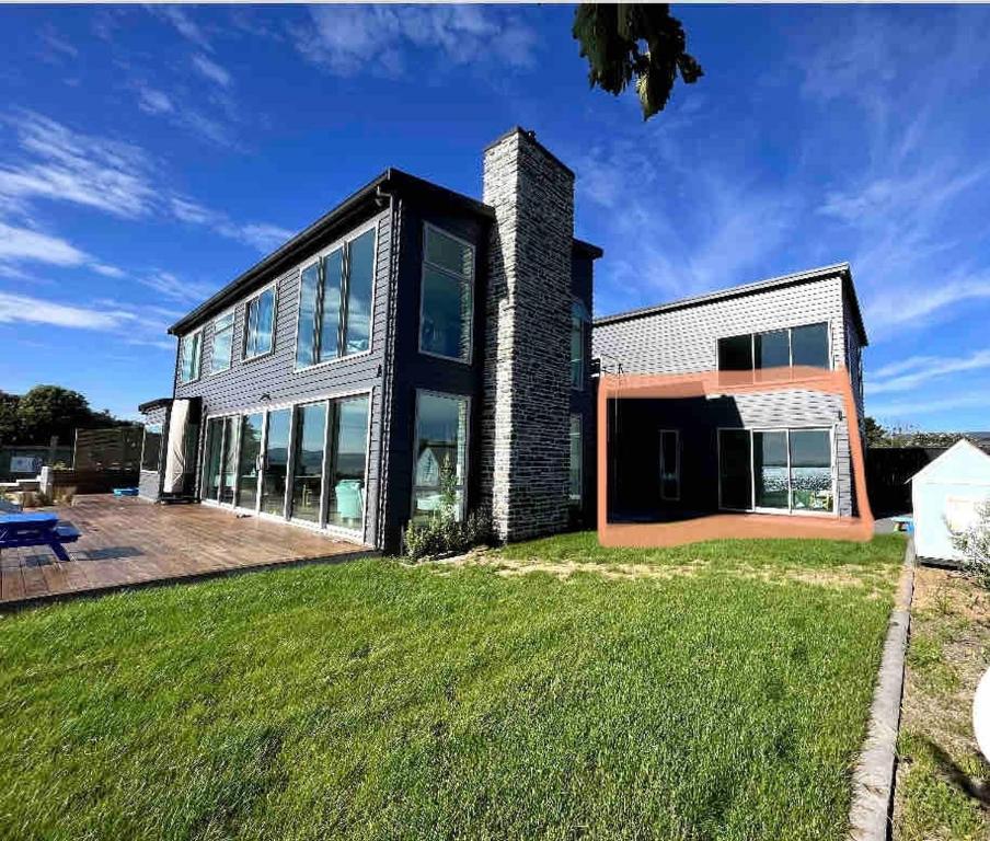 Cozy Lakeside Oasis - Resim 5