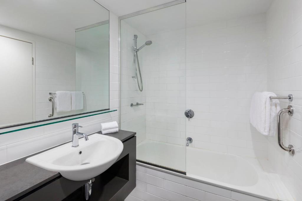 Koupelna v ubytování Vibe Hotel Darwin Waterfront