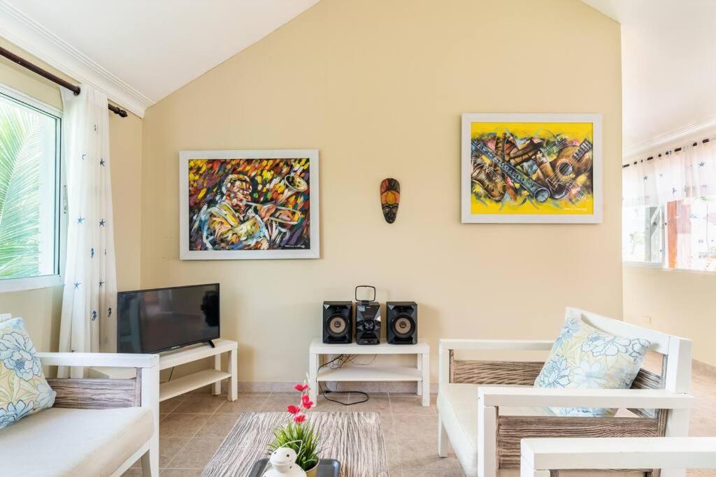 TV a/nebo společenská místnost v ubytování Apartment in Punta Cana
