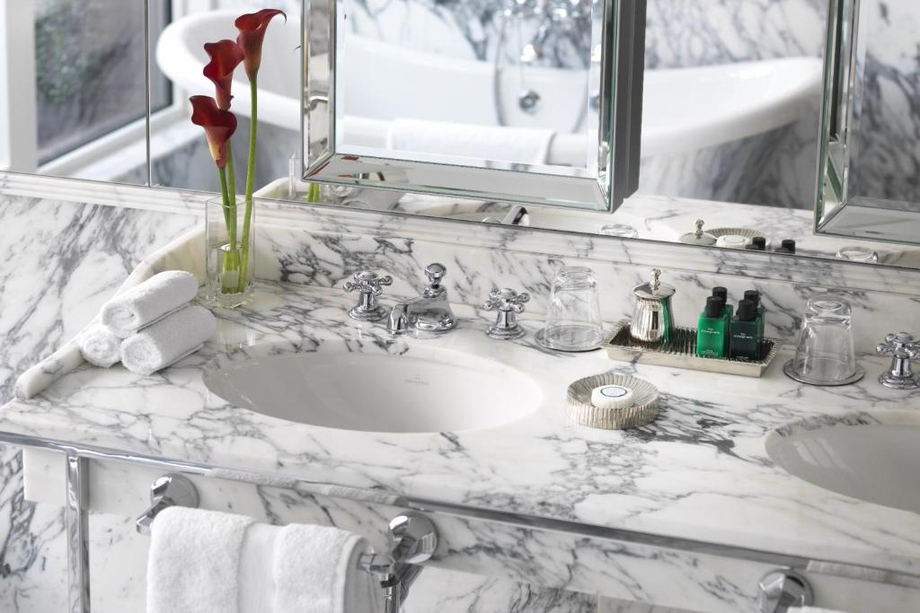 The Wellesley, a Luxury Collection Hotel, Knightsbridge, London - Deluxe Queen Accessible, Guest Room, 1 Queen