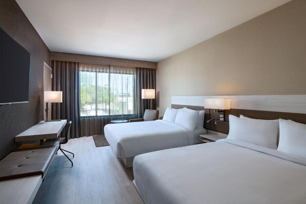 Postel nebo postele na pokoji v ubytování AC Hotel by Marriott Waco Downtown