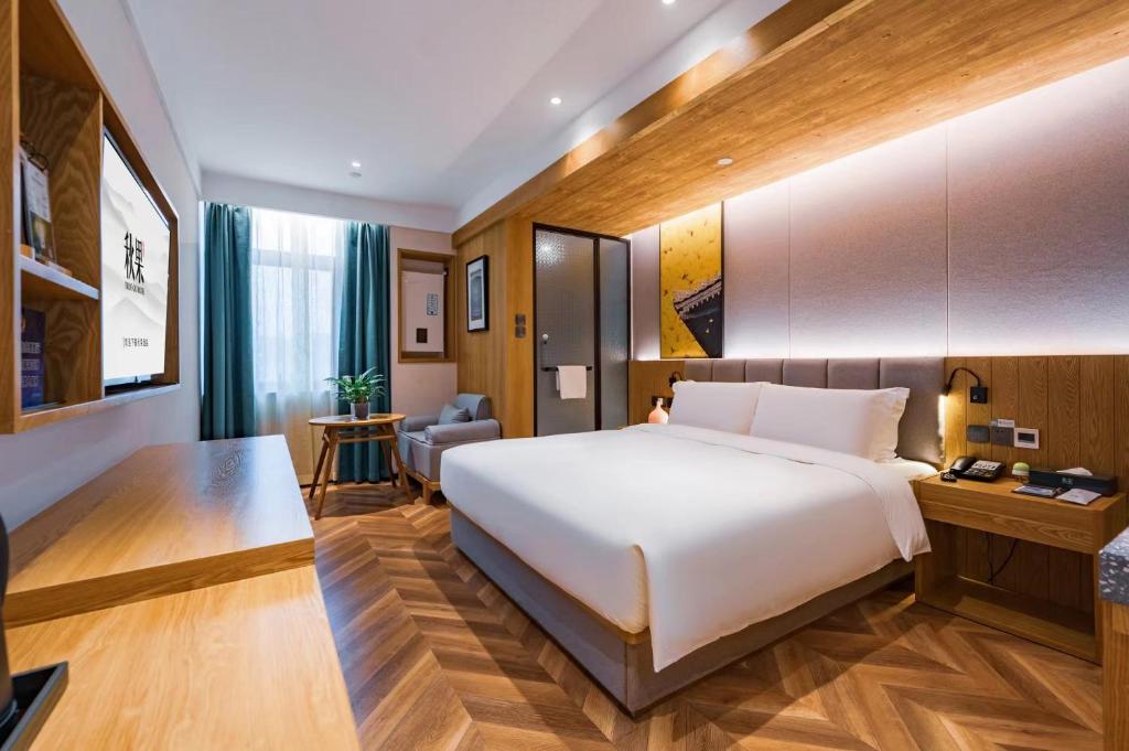 Postel nebo postele na pokoji v ubytování Qiu Guo Hotel Xidan Financial Street Beijing