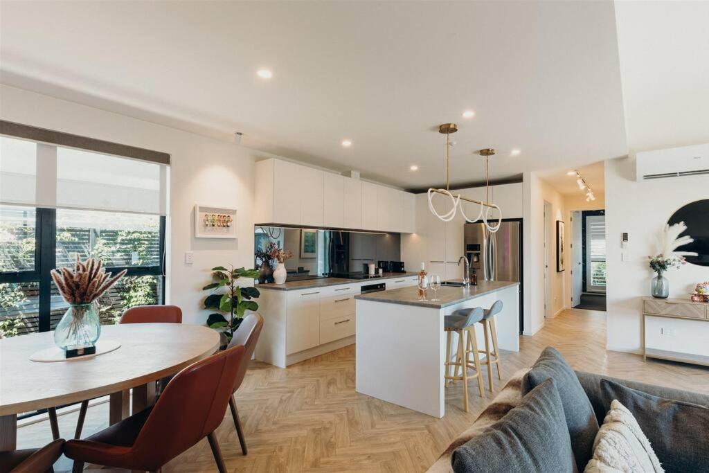 Kuchyň nebo kuchyňský kout v ubytování Pool & Tennis Court - Pinot Grove