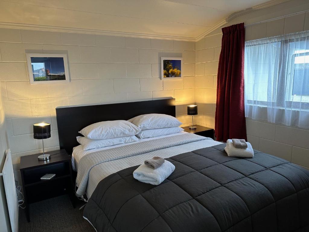 Postel nebo postele na pokoji v ubytování Anderson Park Motel