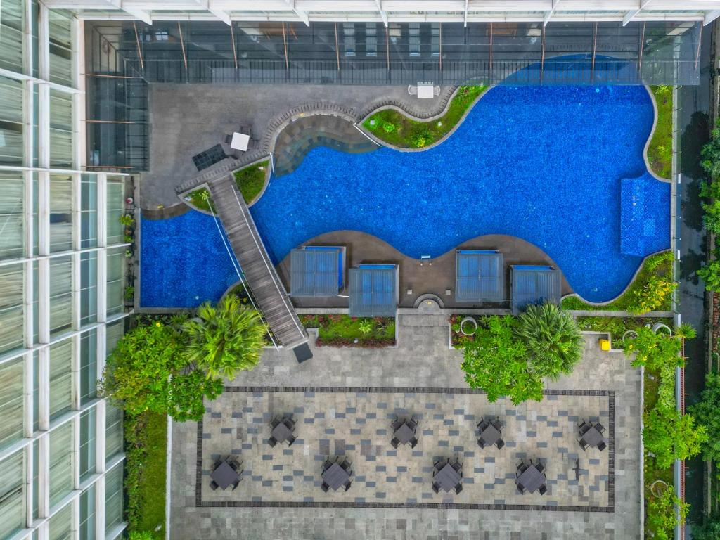 Bazén v ubytování The Luxton Cirebon Hotel and Convention nebo v jeho okolí