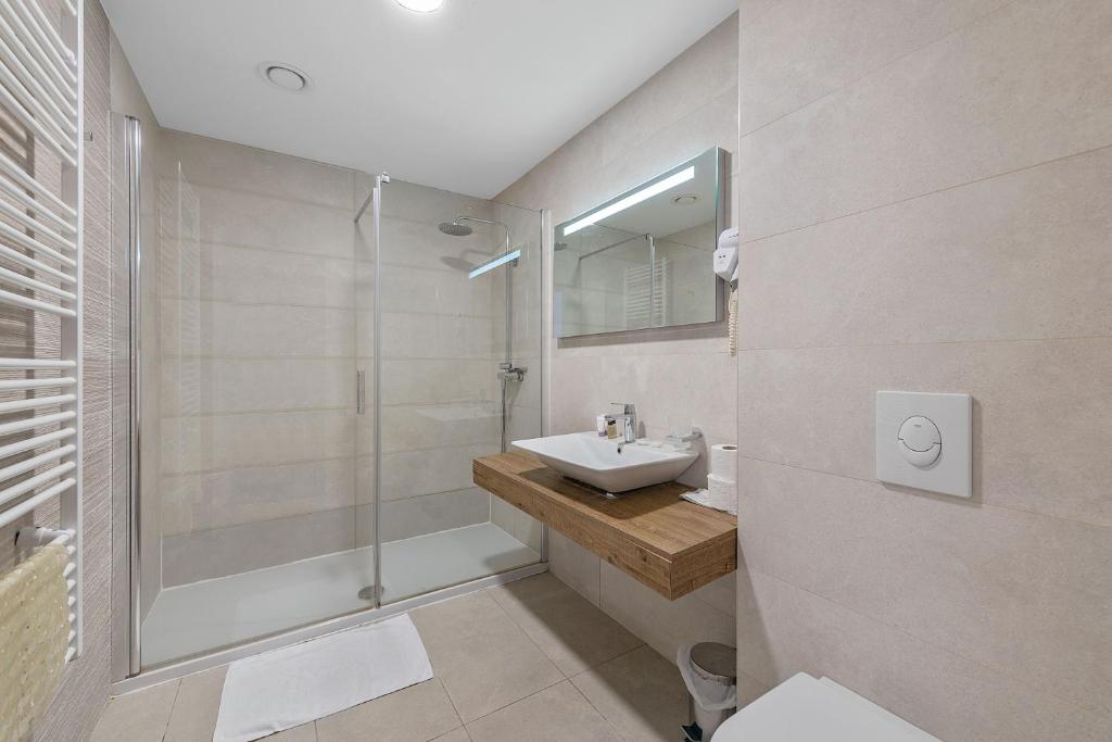 Boutique Hotel Mali Raj - Resim 11