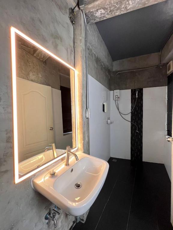 Jai Loy Cafe & Rooftop - Resim 12