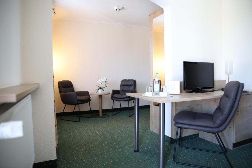 TV a/nebo společenská místnost v ubytování Hotel zur Isar
