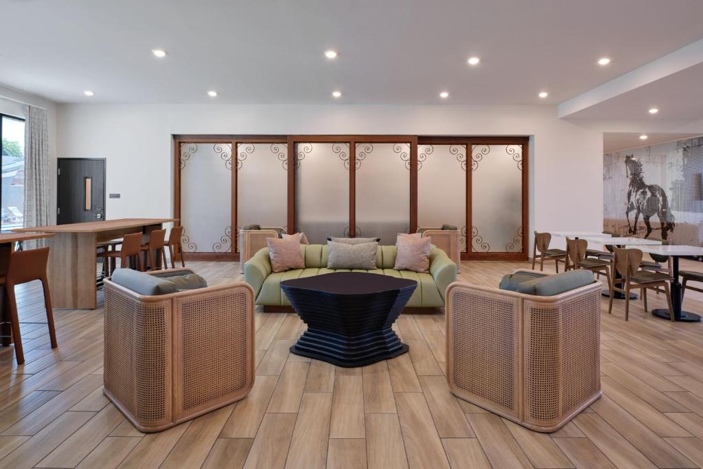 Posezení v ubytování Fairfield Inn & Suites by Marriott Tempe