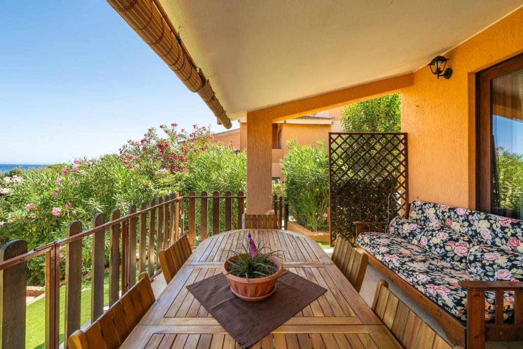 Balkon lub taras w obiekcie Villetta Residence Porto Corallo