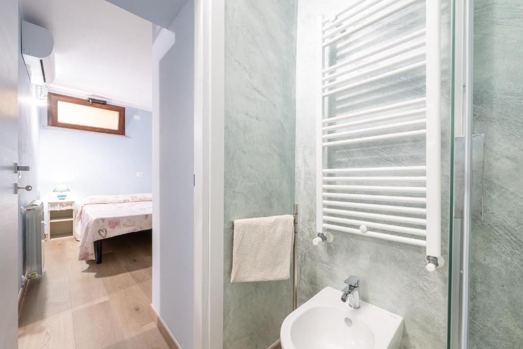 Łazienka w obiekcie Villetta Residence Porto Corallo