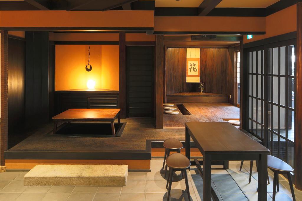 Posezení v ubytování Kyomachiya Ryokan Sakura Urushitei