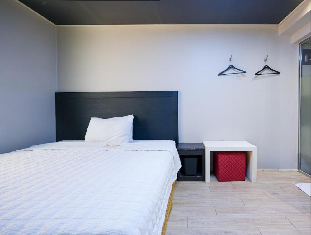 Postel nebo postele na pokoji v ubytování Z Motel Daeyeon Busan