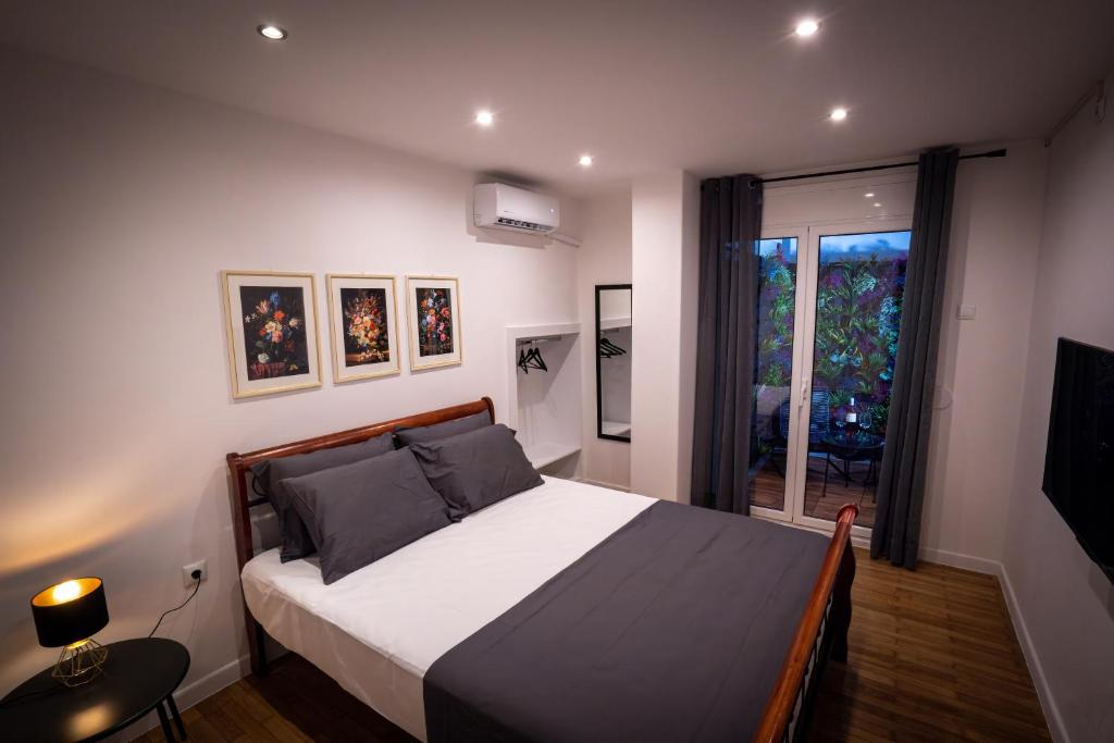 My Secret Garden rooms - Apartment with 2 private rooms, separate baths and balcony garden