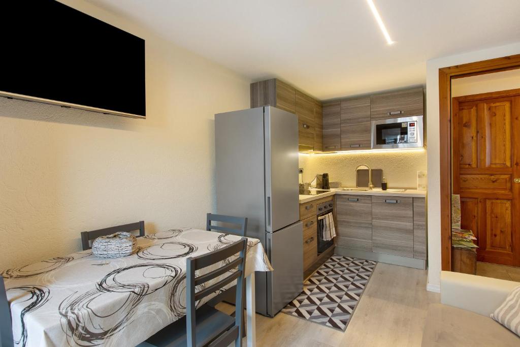 Kuchyň nebo kuchyňský kout v ubytování Casa Piertor Morgex