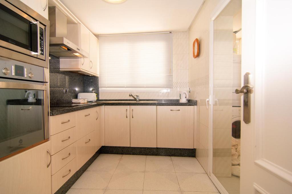 Kuchyň nebo kuchyňský kout v ubytování Apartment White Pearl Beach