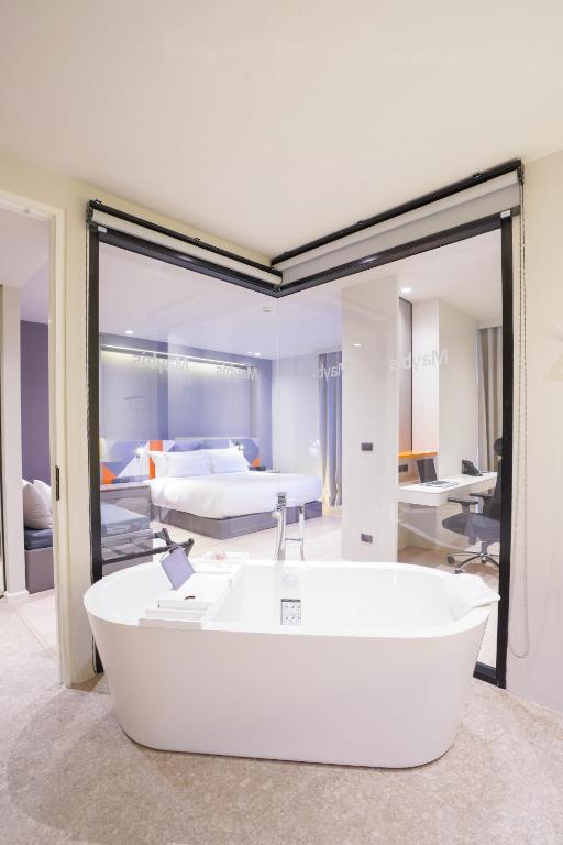 Postel nebo postele na pokoji v ubytování Maybis Hotel